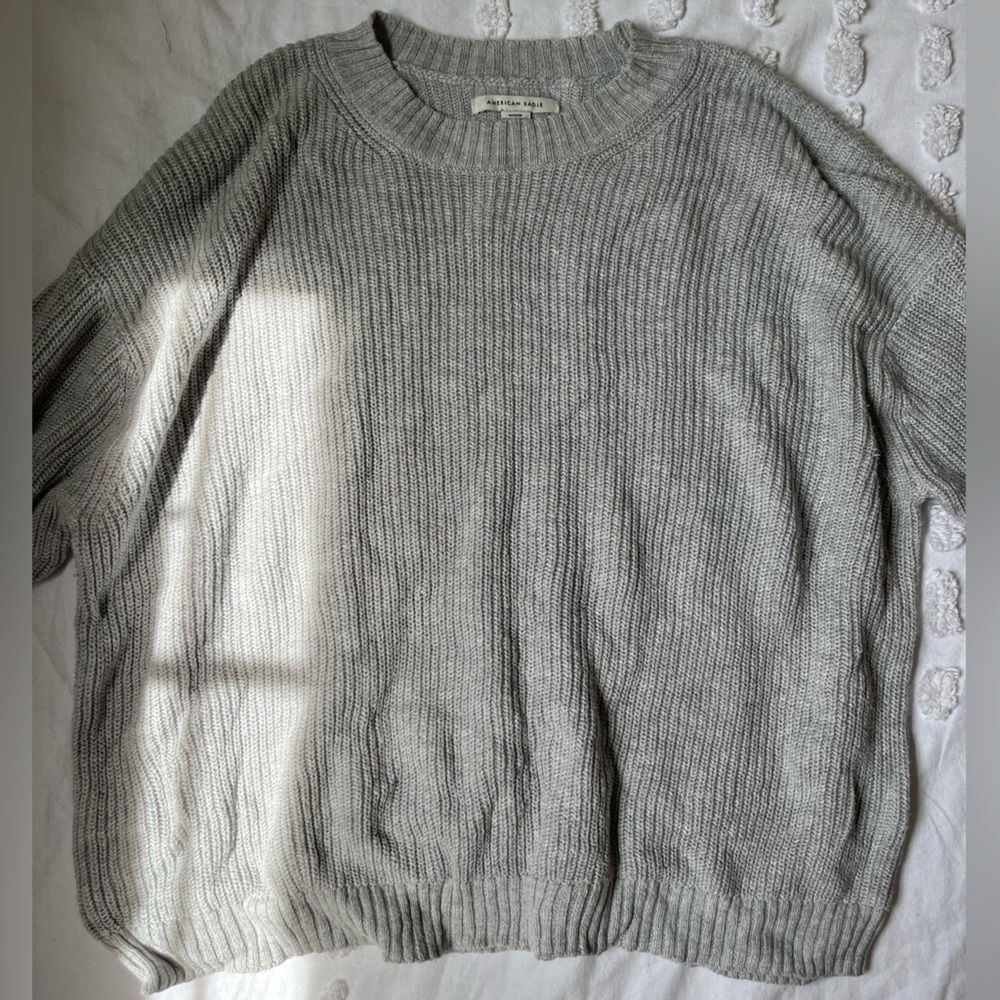 size ~ M , color ~ gray , simple American Eagle sweater